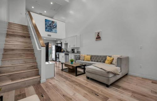 Spacious One-Bedroom Loft With Dining Area & Gated Parking - Foto 14