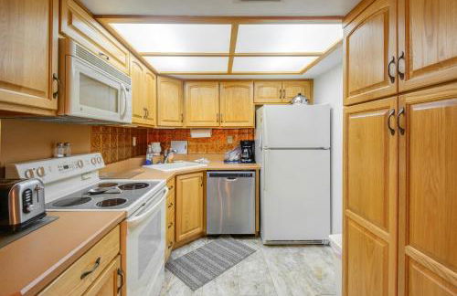 Pool Access and Lanai Riverfront Welaka Condo! - Foto 9