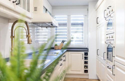 FIRST LINE SEA VIEWS - Club & Pool & Parking by ALOHA Bilbao - Photo 3