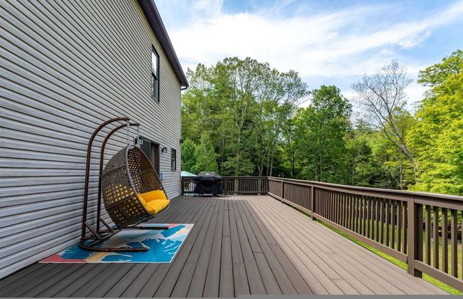 Family Fun Oasis Hot Tub Steam Room Pool Stream Firepit Games - Foto 46