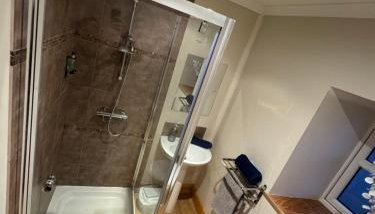 Spacious 2BR Apartment - Sleeps 4 - Parking & Pets - Coast Serviced Apartments - Enquire for Trade & Long stays - Foto 5