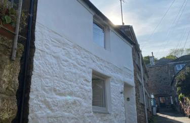 The Old Gallery - Charming Coastal Escape For Two - Photo 36