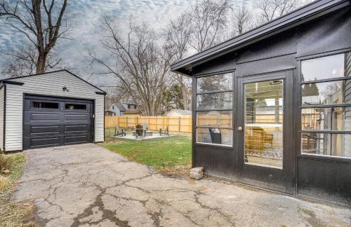 Screened Patio and Fire Pit Modern Westerville Home - Foto 26