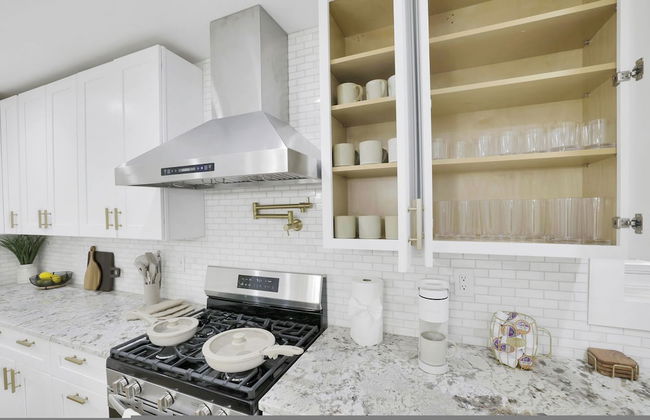 Luxury 7BR Buckhead Oasis w Pool Gameroom Firepit - Foto 52