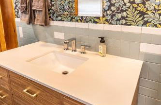 Family Retreat with Hot Tub, Game Room & Prime Location - Foto 36