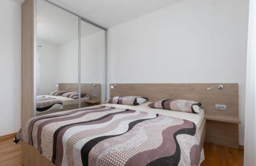 Modern Villa with Pool - Photo 14