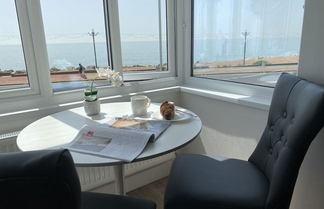 Worthing Beach 180 - 2 bed Seafront With Parking - Foto 18