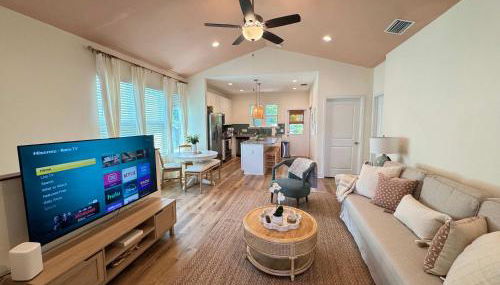 The Orange Blossom Suite Near UF Shands D-town - Photo 3