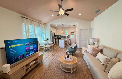 The Orange Blossom Suite Near UF Shands D-town - Photo 3