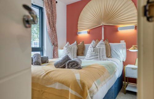 Ocean Village 1-Bedroom Luxurious, Stylish & Cosy Apartment, Central Location in Southampton, Sleeps 4 - by Blue Puffin Stays - Photo 18