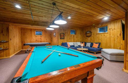 Lux estate! Hot tub, 8 acres, firepit, game room, private pond, EV, lots of privacy, 10 mins to town - Foto 32