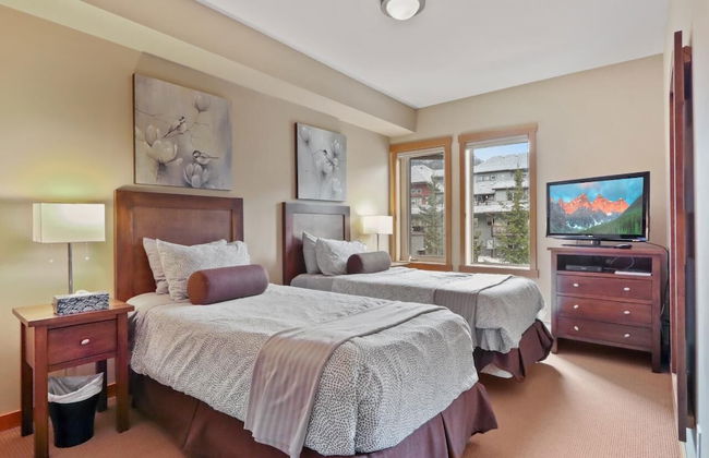 SPACIOUS 3-Br Luxury Condo | HEATED Pool + 3 Hot Tubs | Pool Table | Hm Theatre - Photo 8