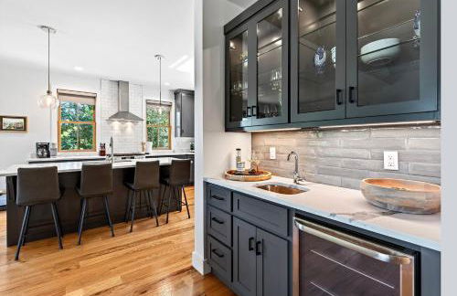 Dockside of the Moon - Photo 15