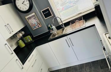 Stylish Marina Apartment with Stunning Views - Foto 14