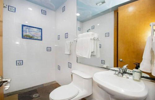 Bay Breeze Estate - Heated Pools, Private Pier & Walk to the Kemah Boardwalk - Foto 39