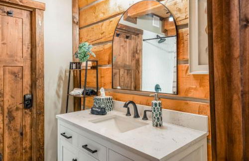 Frontier Cabin by Twin Beds Vacation Homes - Photo 29