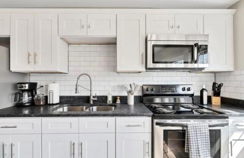 Lavish Flat w King Bed in near DT Food & Shops - Foto 7