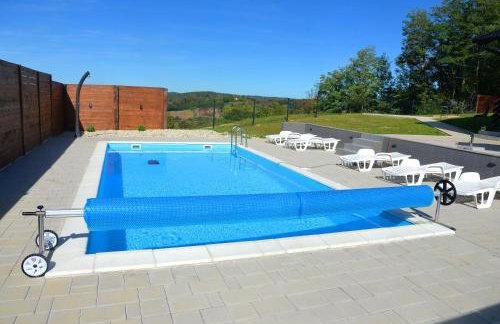 Natura Lux Holiday House with Pool and Jacuzzi - Foto 41