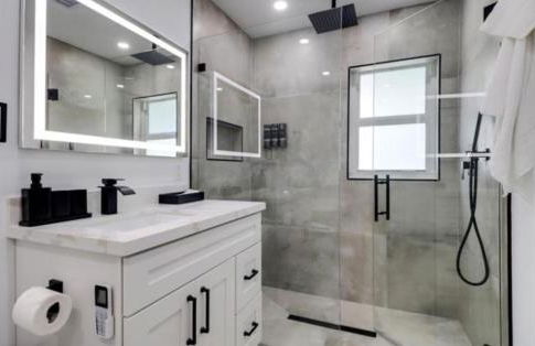 Renovated Modern Home with Big Pool & Ocean Access - Foto 35