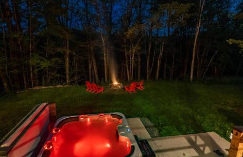 Cabin w Hot tub, 24 acres, 30 min to Gore, MtnView - Foto 1