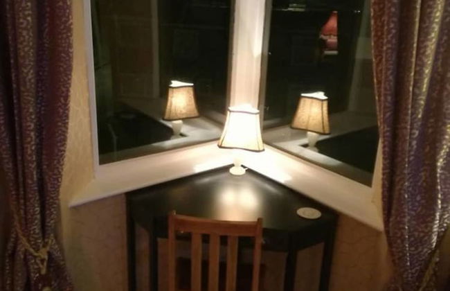 Flat - Sleeps 4 - Parking - Close to Airport - Foto 9