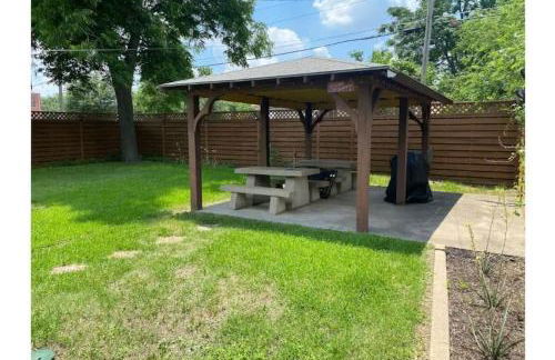 StockYards! Walk 3 Blocks-Ranch House sleeps 8 - Foto 61