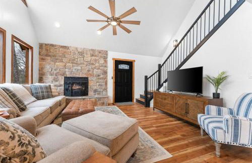 Remodeled Lakefront Cabin, shuffleboard, Starlink - Foto 3