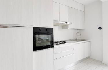 Thomas House on Train Tracks - Foto 2