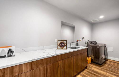 Modern Fortress w with 4 Decks AC in all rooms Gym - Foto 46