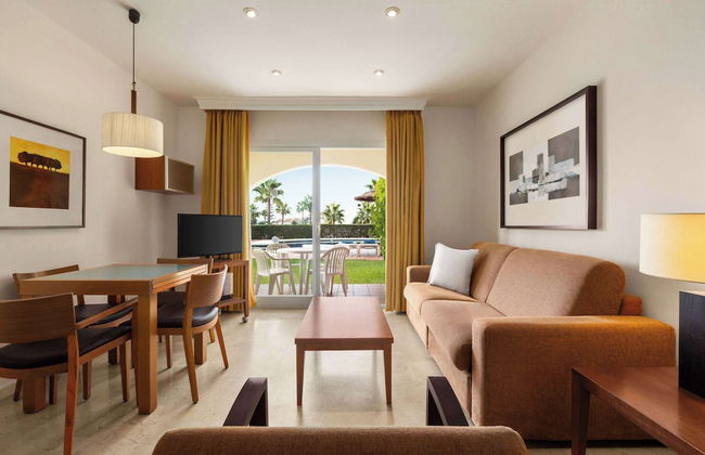 Ramada Hotel & Suites by Wyndham Costa del Sol - Foto 138