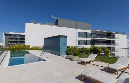 Soft Modern Flat With Pool & Gym by LovelyStay - Photo 38