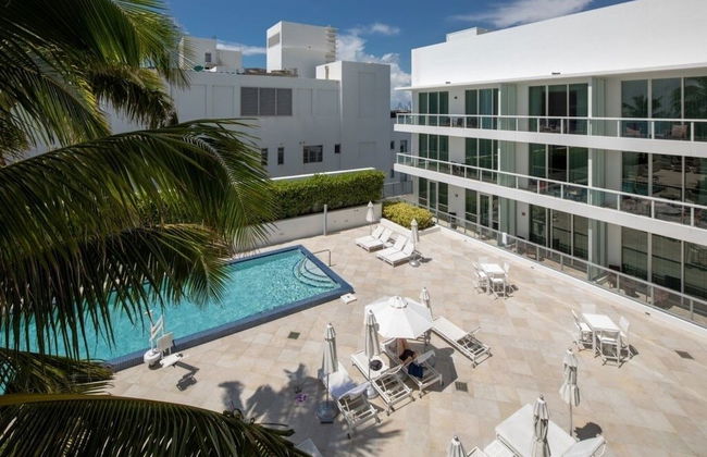 Fontainebleau Sorrento Pool View Junior Suite 1 Bedroom Hotel Room - Photo 15