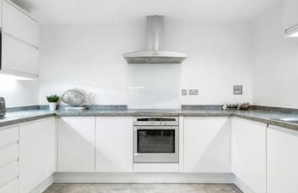 Spacious 2-Bedroom Apartment near Canary Wharf - London Ideal for Business, Leisure & Long Stays - Foto 10