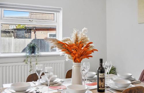 Grab a Deal Today! Massive Home For Contractors & Parking for 4 - Foto 37