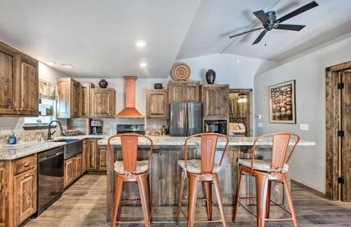 Unique Mtn Getaway with Stunning Outdoor Area! - Foto 6