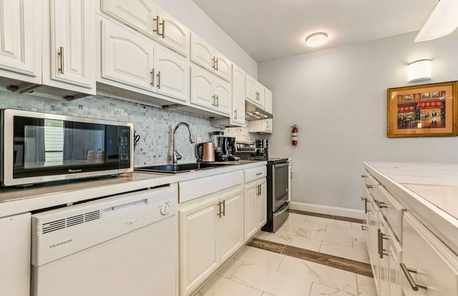 Fully Furnished Condos Near St Charles - Foto 51