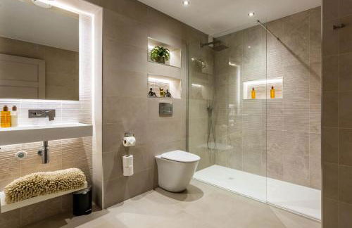 Arran Shores Luxury Shorefront Garden Terrace Apartment 6 - Photo 1