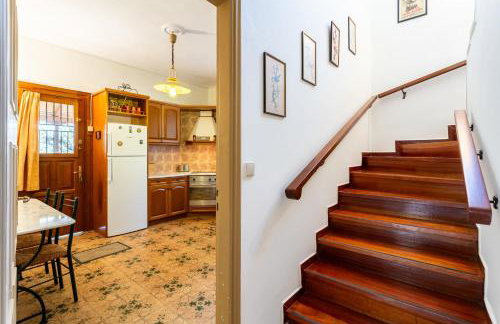 Avia's Seaside Hideaway with Lush Garden - Foto 21