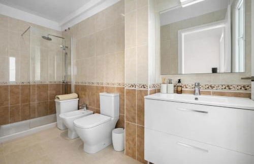 3 BEDROOM OCEAN VIEW PENTHOUSE WITH PRIVATE TERRACE & jACUZZI - Foto 12