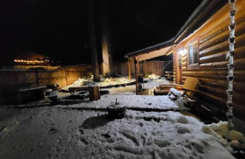 Knotty Shack- Unique Tiny Log Cabin with Hot Tub - Foto 23