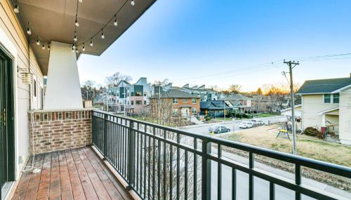 Stylish Omaha Home with Balcony - 2 Mi to Downtown! - Foto 2