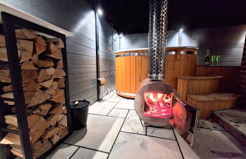 Stylish Escape With Wood-Fired Hot Tub - Foto 2