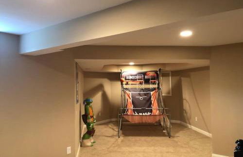 Lakefront view 5 bedroom home with basement - Foto 43