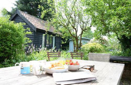 The White House with Studio - Photo 1