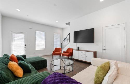 Nash House & Bars of Broadway with Patio Bar and Views! 8min Downtown! Sleeps 12! - Foto 37