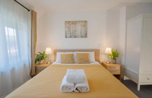 Entire 4-Bed House & Parking, Steps from ICC & Utilita Arena Birmingham & Broad Street - Photo 9