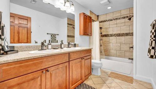 Lofts on E 4th, WALK TO CAVS, Sleeps 6 - Foto 3