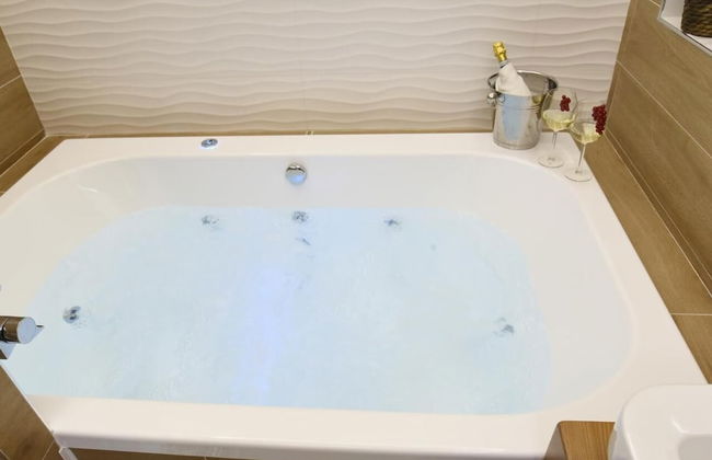 Luxury Apartment with SPA - Photo 18