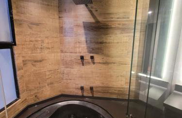 Morumbi, Apartamento Pub, SPA com hidromassagem, PISCINA Aquecida PRIVATIVA, LAREIRA, tudo que você precisa para descansar, trabalhar ou realizar aquela comemoração! Com total conforto e PRIVACIDADE! O Apt Nota 10 de SP! - Foto 47