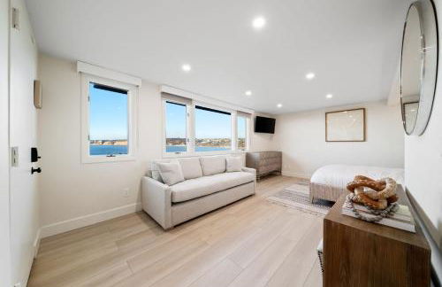 New Modern Studio - Stunning Ocean view - Photo 13